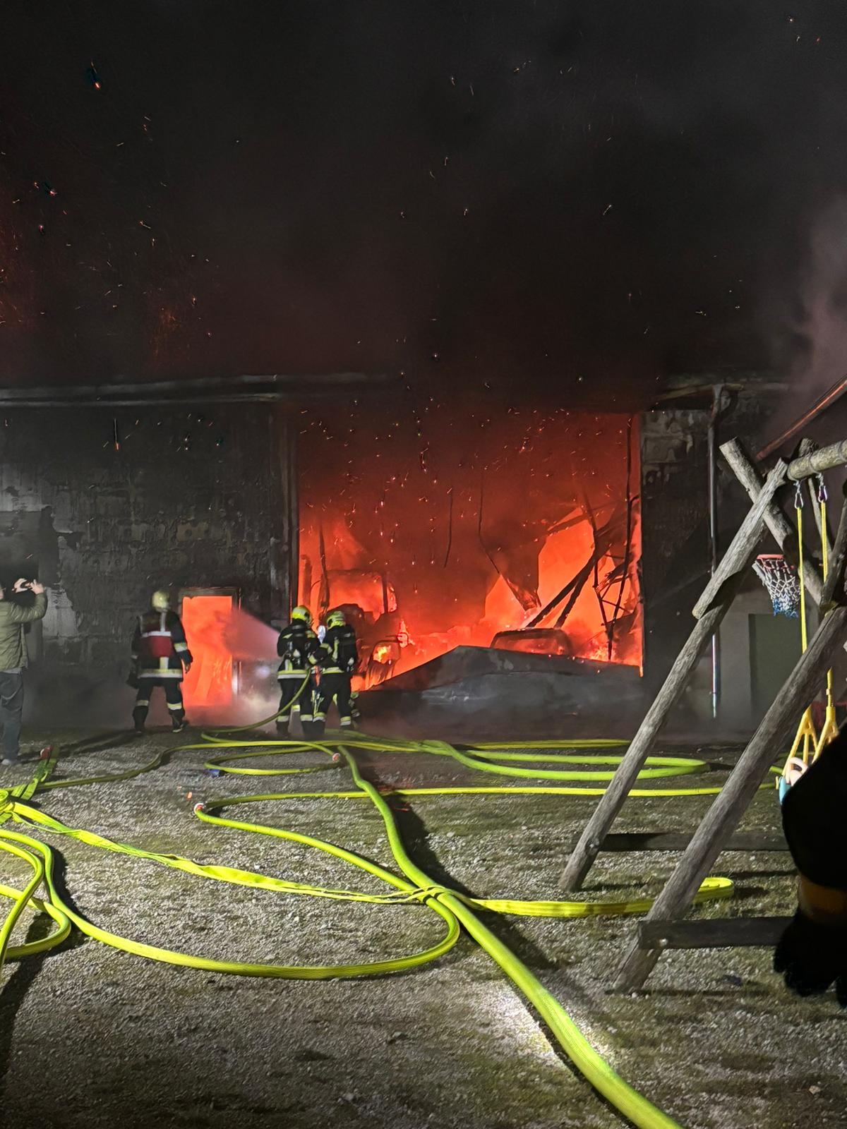 B3 Vollbrand einer Maschinenhalle