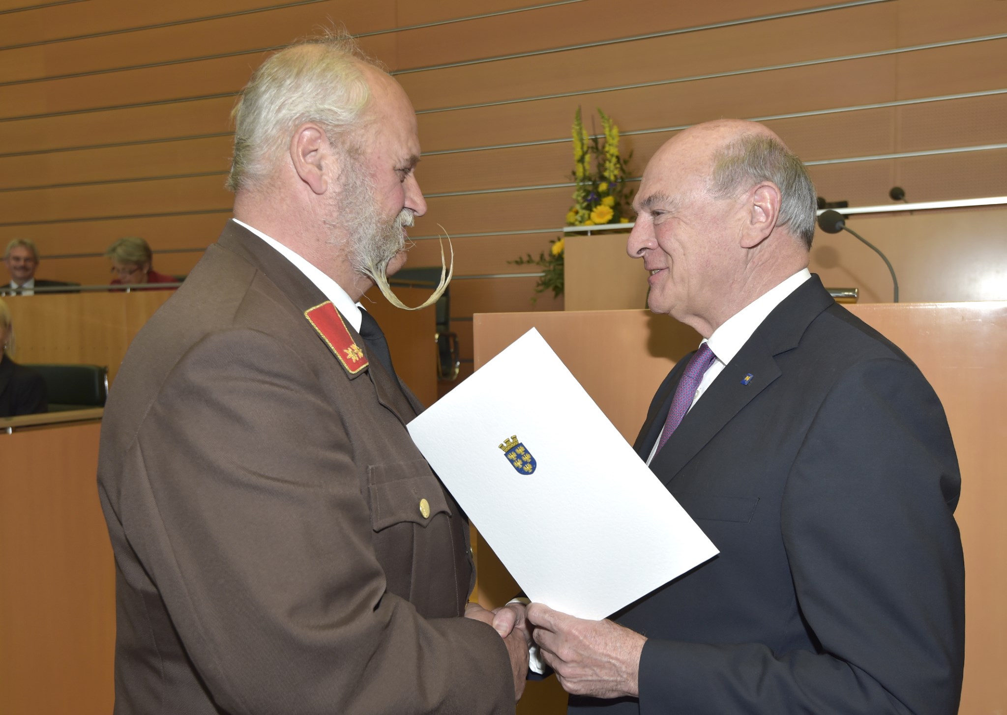 Landeshauptmann Dr. Erwin Pröll überreichte Karl Zehetner die Auszeichnung