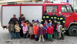 Kindergarten besucht Feuerwehr